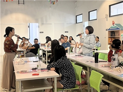 situasi belajar dalam "Kelas Bimbingan Adaptasi bagi Imigran Baru 2024"