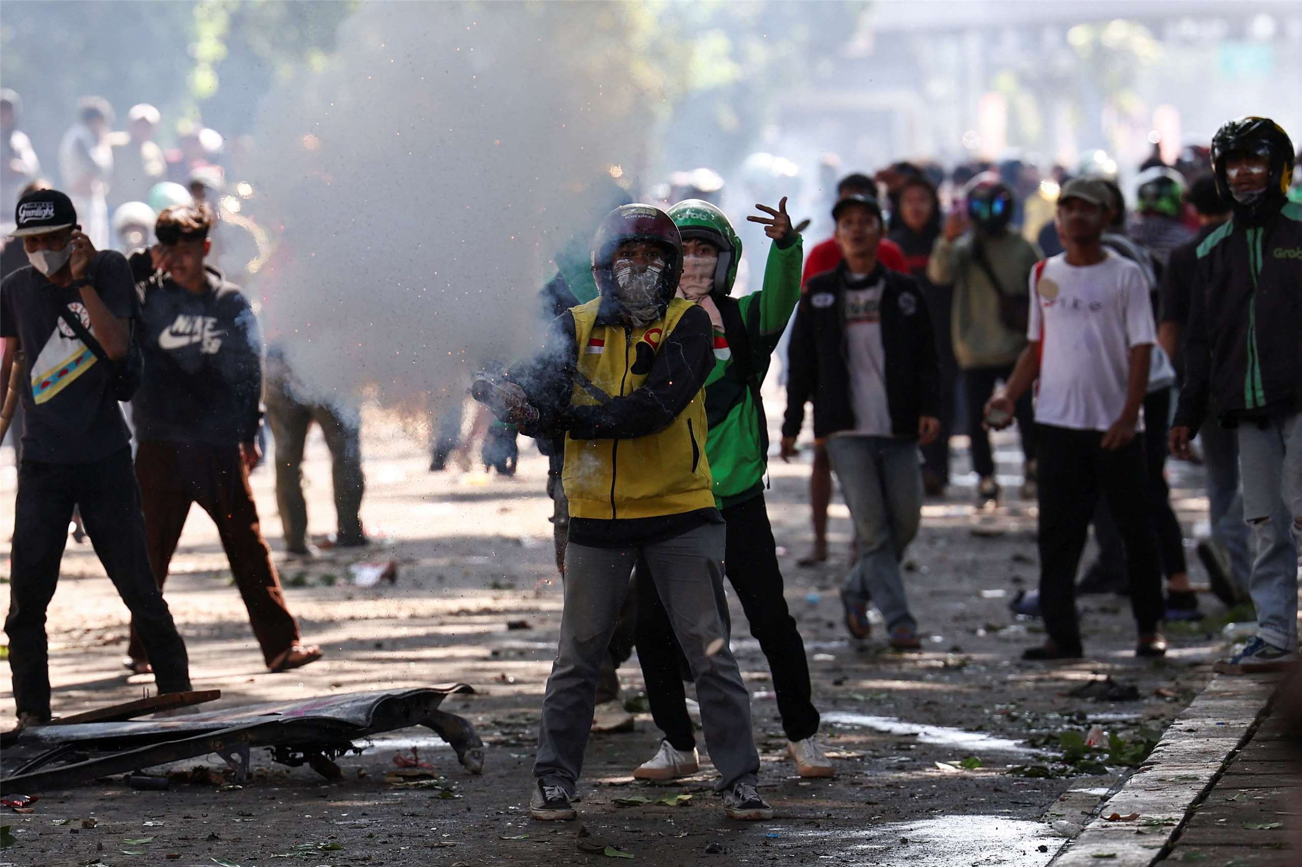 demo di sejumlah daerah di Indonesia (sumber: Reuters)