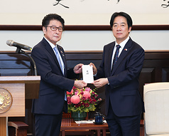 Presiden Lai Ching-te bertemu dengan Ketua Fraksi Partai Demokrat Liberal di Majelis Tinggi Jepang, Masaji Matsuyama. (Foto: CNA)