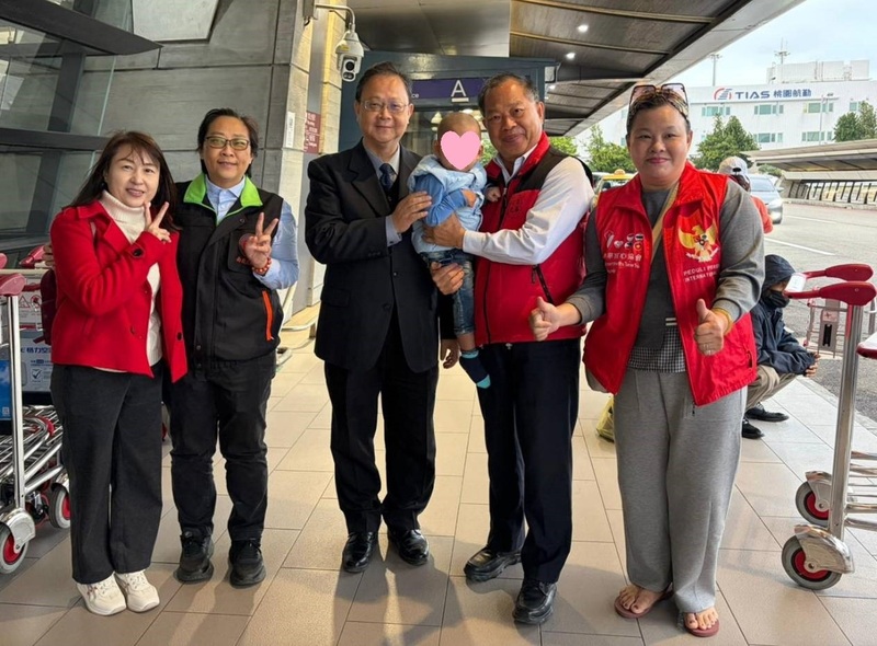 Berkat bantuan AVS cabang Nantou dan Kejaksaan Distrik Nantou, bayi tersebut dapat kembali ke pangkuan ibunya di Indonesia (20/1)(foto: Kejaksaan Distrik Nantou, sumber : CNA)