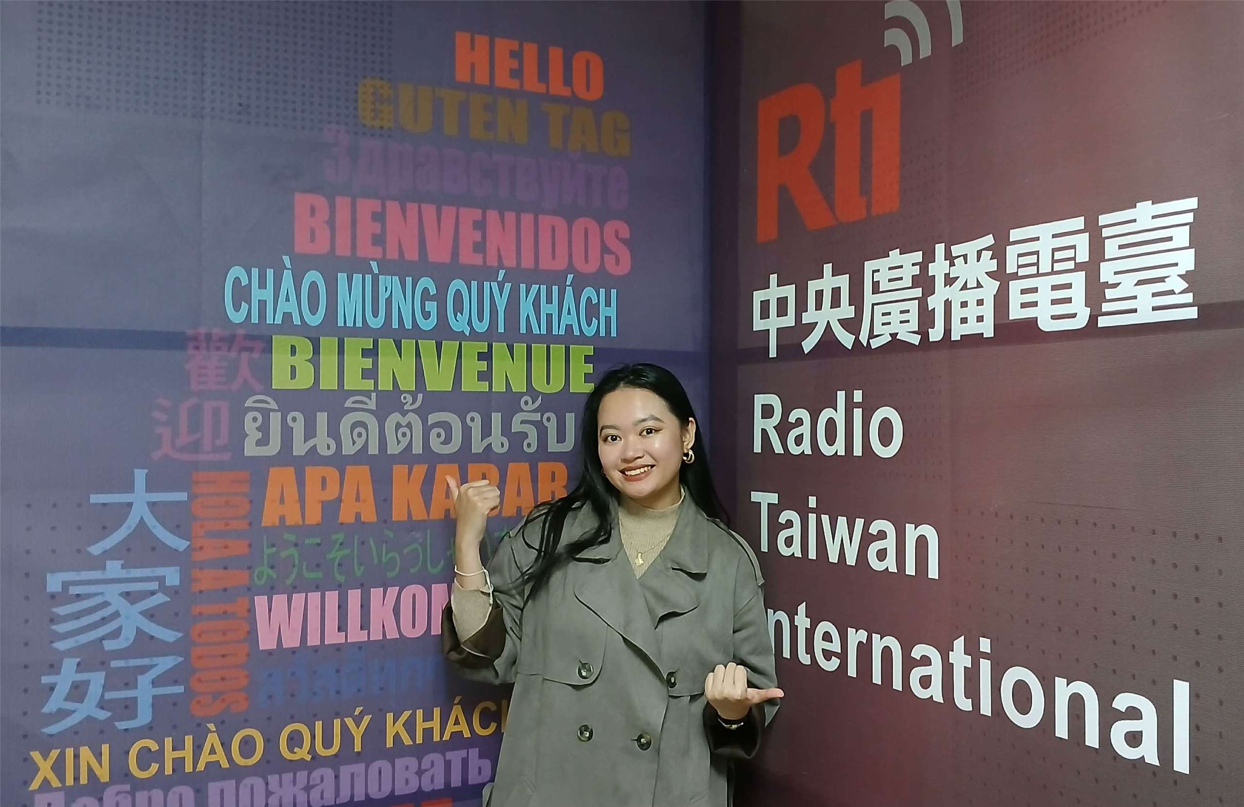 Maria C. Laras saat berkunjung ke studio Rti