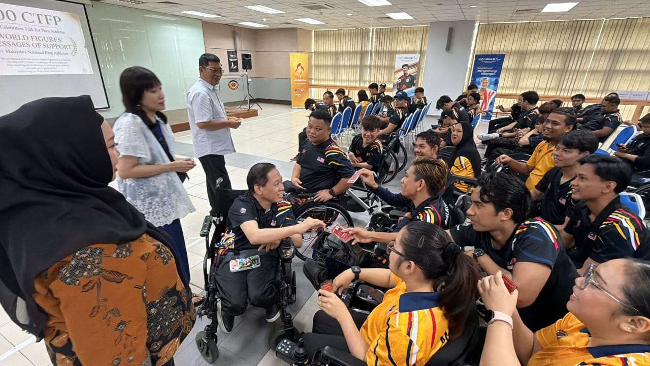 Keseruan Pembagian kartu 100 CTFP bersama atlit paralimpik Nasional Malaysia. (Foto: MSN Malaysia)