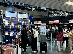 Pihak Bandara Int'l Taoyuan mengatakan, menanggapi arus manusia, maka penumpang pesawat disarankan datang 3 jam lebih awal untuk melakukan check-in. (foto: CNA)