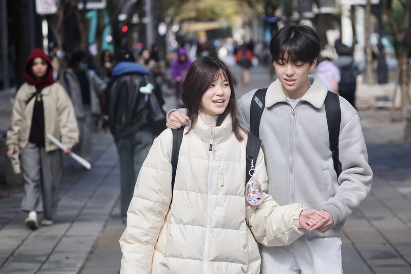 massa udara dingin kontinental menurun, suhu udara di beberapa kawasan kembali menghangat. (foto: CNA) 