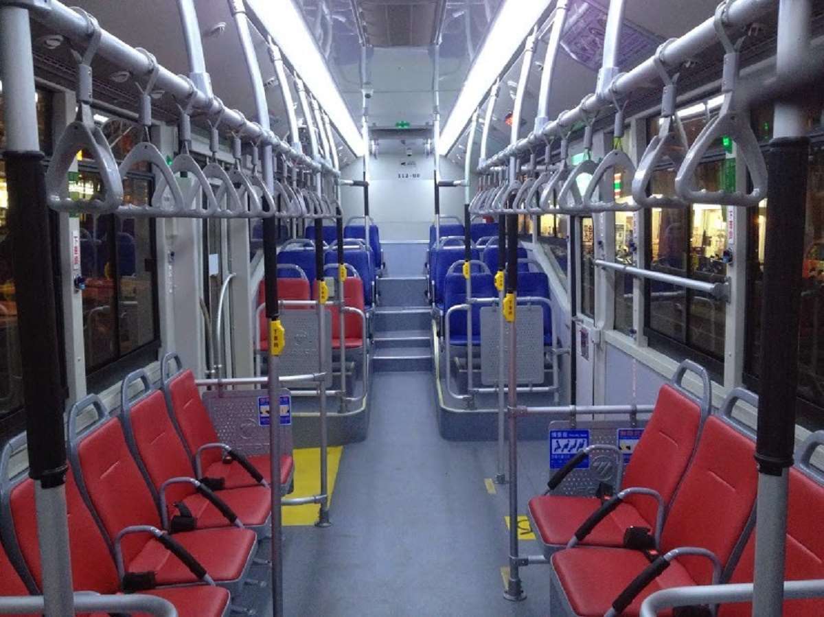 Korban Lebih dari 1 Orang! Kursi Bus "Ditanam Jarum" Secara Sembunyi-sembunyi, Paha Seorang Wanita Terluka Akibat Tertusuk