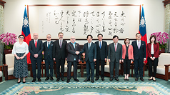 Peringatan 30 Tahun Pemilihan Presiden Langsung Taiwan, Presiden Lai Berterima Kasih kepada Lech Walesa karena Telah Berdiri Bersama Taiwan Selama 30 Tahun (Istana Kepresidenan)