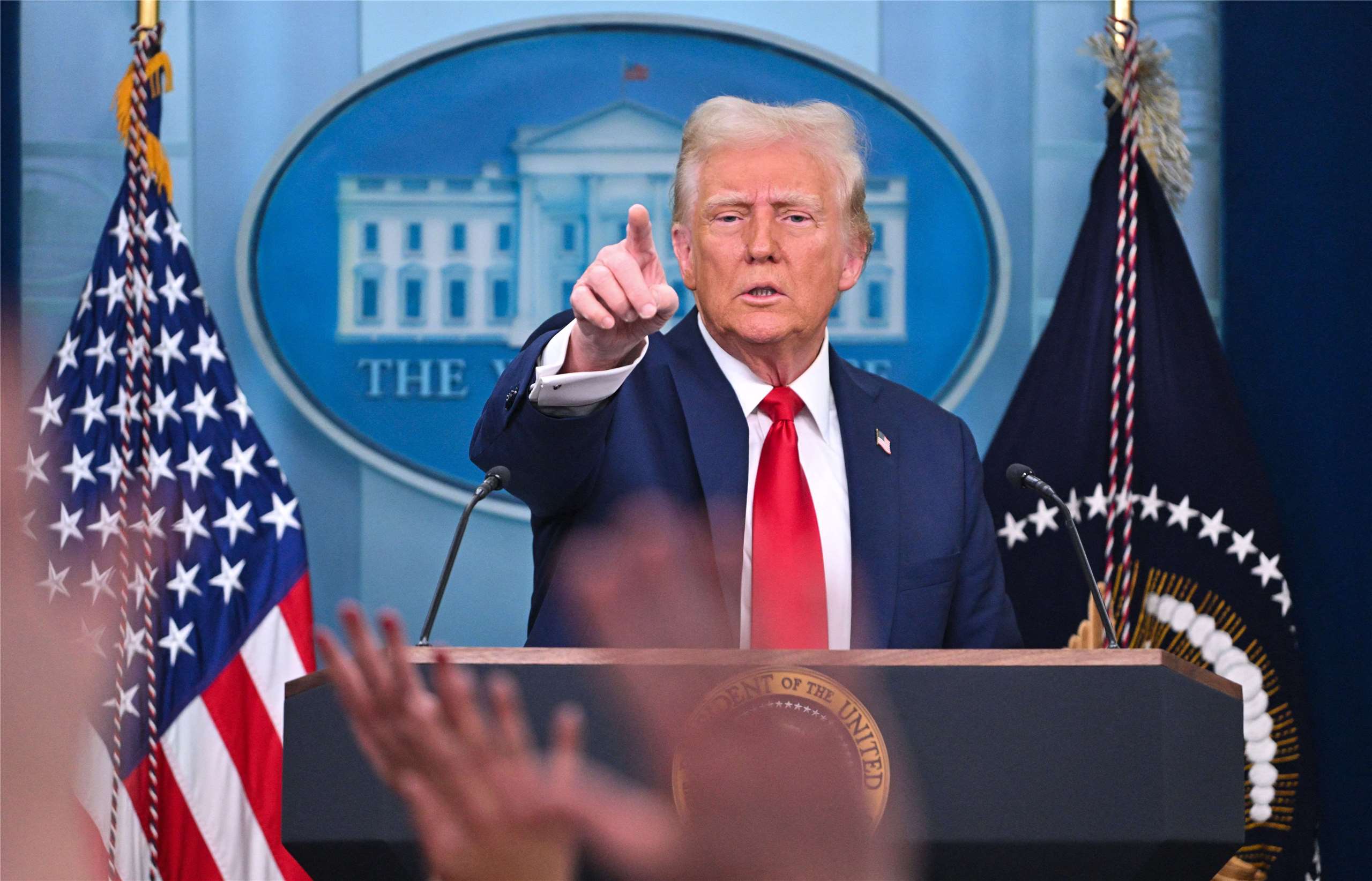 Donald Trump Peringatkan Beijing, Akan Ada Masalah Besar Jika Tiongkok Pasok Senjata ke Iran (AFP)