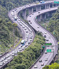 Polisi Berikan Rumus Jarak Aman Kendaraan untuk Hindari Denda NT$6 Ribu (CNA)