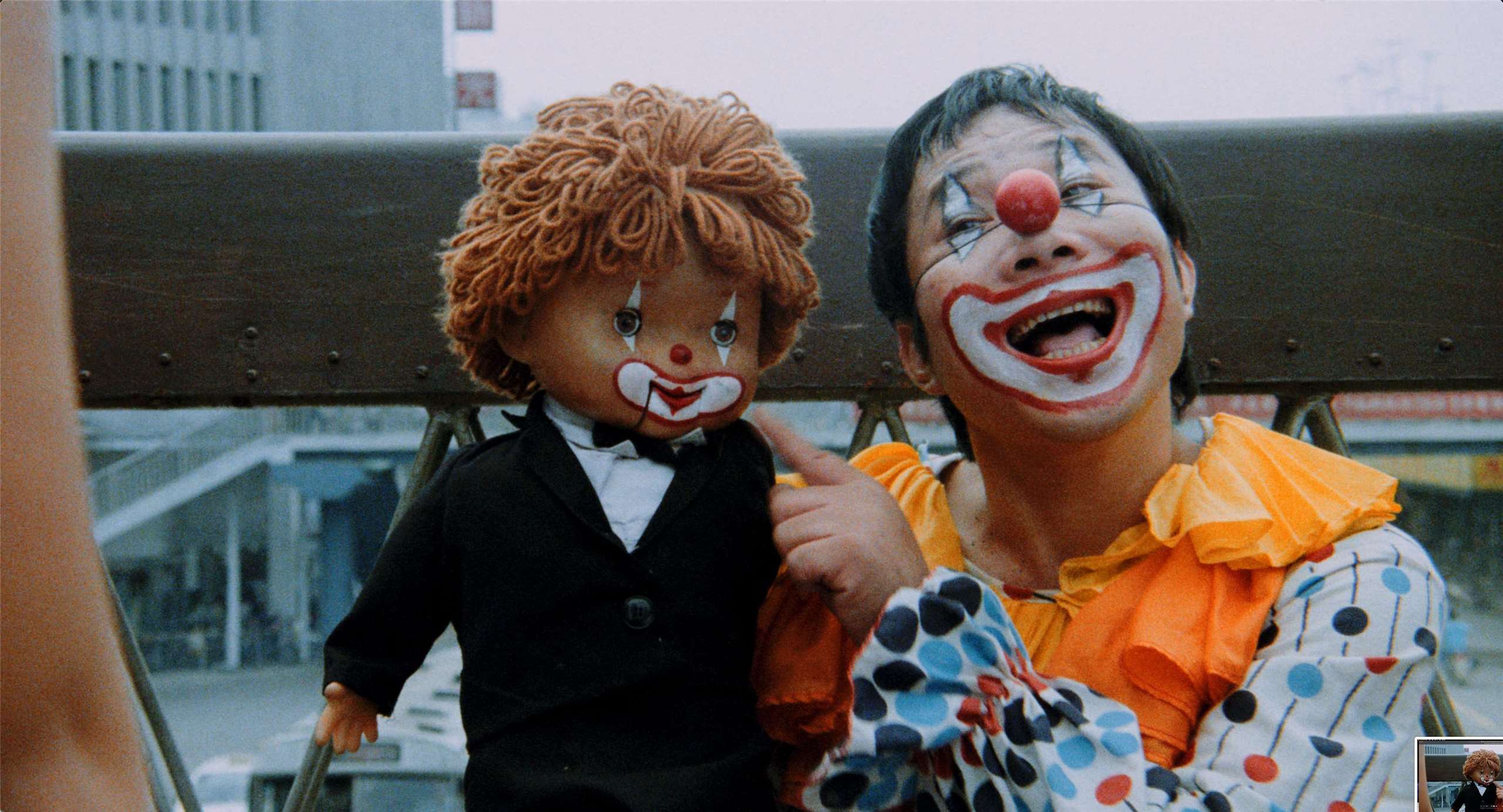 tipikal badut "berbagi kegembiraan dengan orang lain, namun tangisan diberikan untuk diri sendiri", gambar pelawak Hsu Pu-liao (foto: Institut Film dan Audiovisual Taiwan)