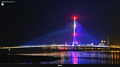 pemandangan jembatan Danjiang di malam hari yangn menakjubkan (foto: dinas pariwisata pemkot New Taipei) 
