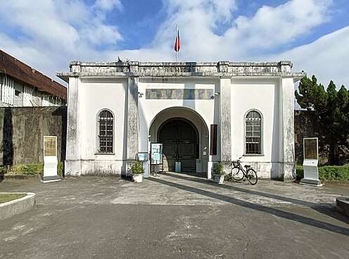 pintu depan penjara lama Chiayi (foto: wikipedia)