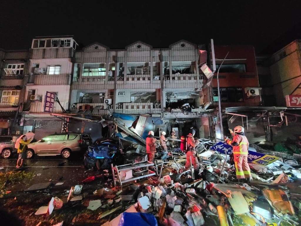 Insiden Ledakan Gas di Permukiman Hsinchu, 2 Korban Dievakuasi dalam Kondisi OHCA dan Dilarikan ke Rumah Sakit (Dinas Pemadam Kebakaran Kota Hsinchu)