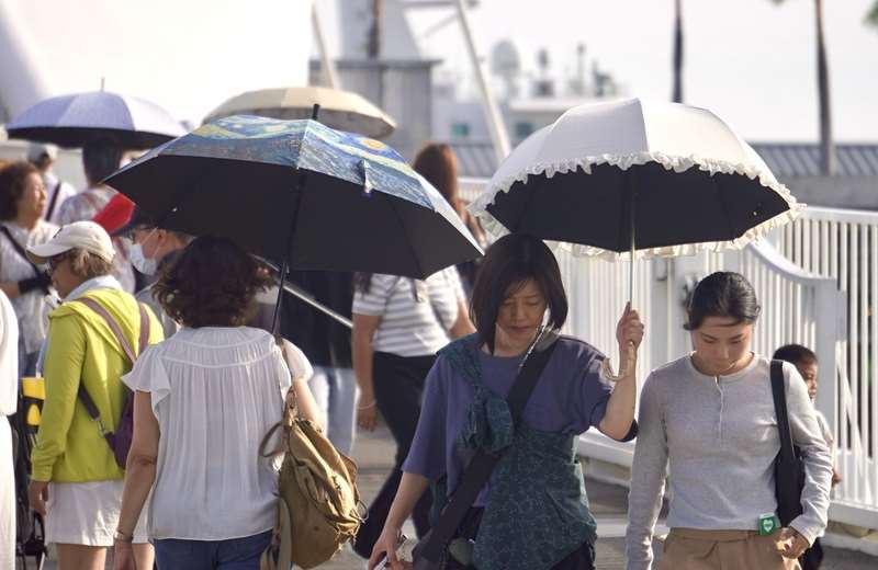 Pakar meteorologi Wu Der-romg menyebut front quasi stationer hari ini (17/6) melemah, diprediksikan cuaca pada tanggal 19-24 Juni akan terik layaknya puncak musim panas. (foto: CNA)