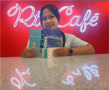 Ririn dan Novel "Kisah Sepi"di Rti Cafe (foto: LL)