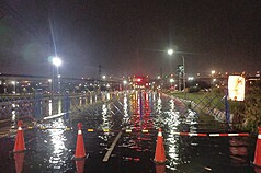 Hujan deras kemarin (4/6) menyebabkan genangan air di sejumlah titik di Kota New Taipei. Gambar jalan penanggulangan banjir di Erchong ditutup karena genangan air telah mencapai setinggi 30-50 cm, setelah surut pada malam hari, jalan tersebut dibuka kembali (foto: Departemen Sumber Daya Air, Pemkot New Taipei)