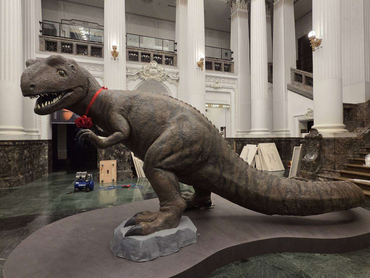 Model Allosaurus yang sebelumnya sempat menjadi pandangan familiar bagi para pengunjung di depan Museum Nasional Taiwan (NTM) kini hadir kembali setelah sempat ‘menghilang’ selama 20 tahun.