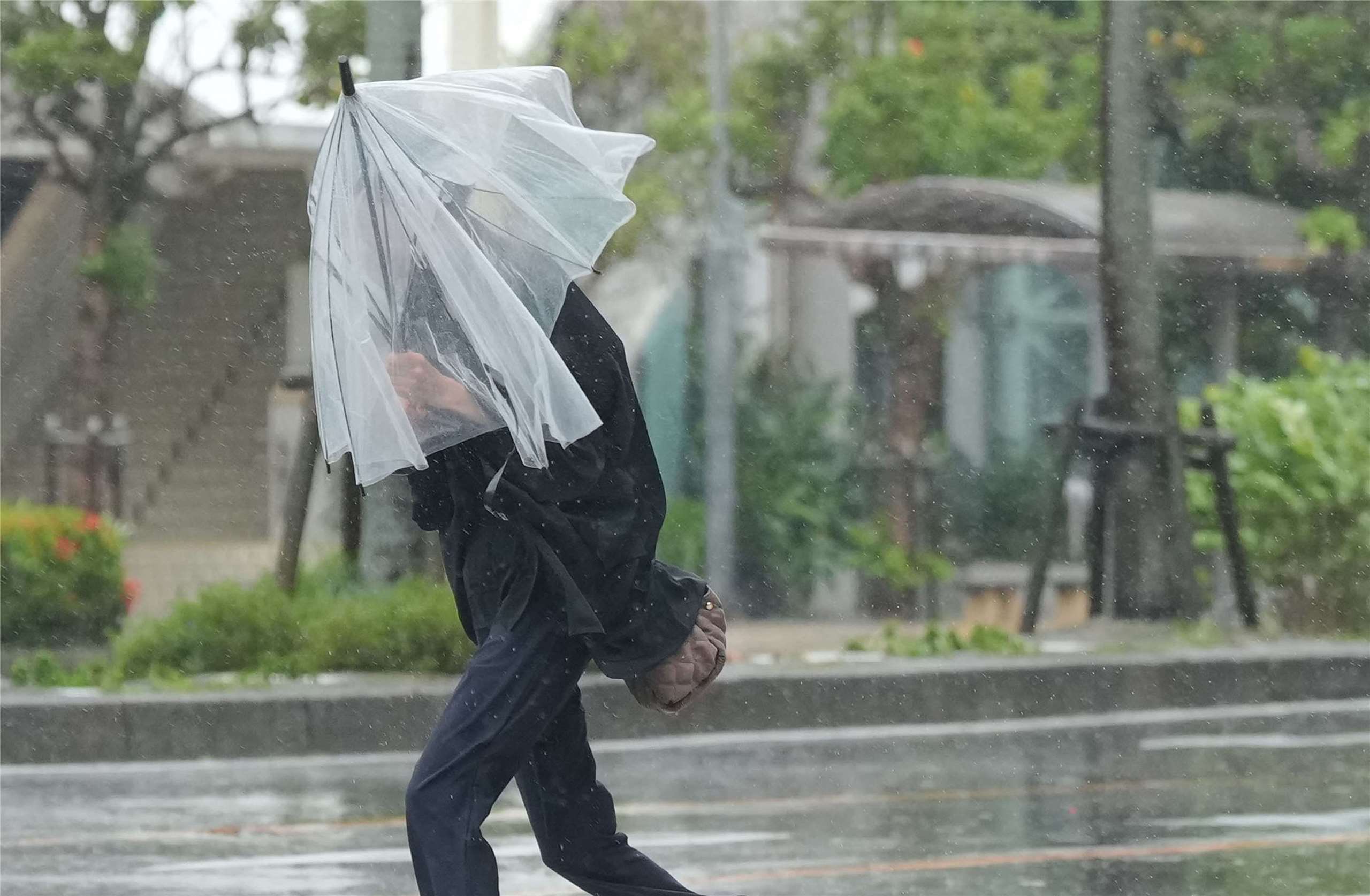 Ada Harapan Libur Taifun Besok? Peluang Terbaru Penangguhan Aktivitas Kerja dan Sekolah di Seluruh Taiwan: 8 Kawasan Melonjak Hingga 90% (AFP)