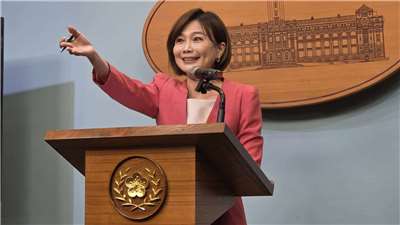 Juri Bicara Istana Presiden  Kuo Ya-hui (郭雅慧) dalam konferensi pers yang diadakan oleh Kantor Kepresidenan per 28 Juli terkait dengan “Kompetisi Drone Piala Kepresidenan”. (Foto: Rti)
