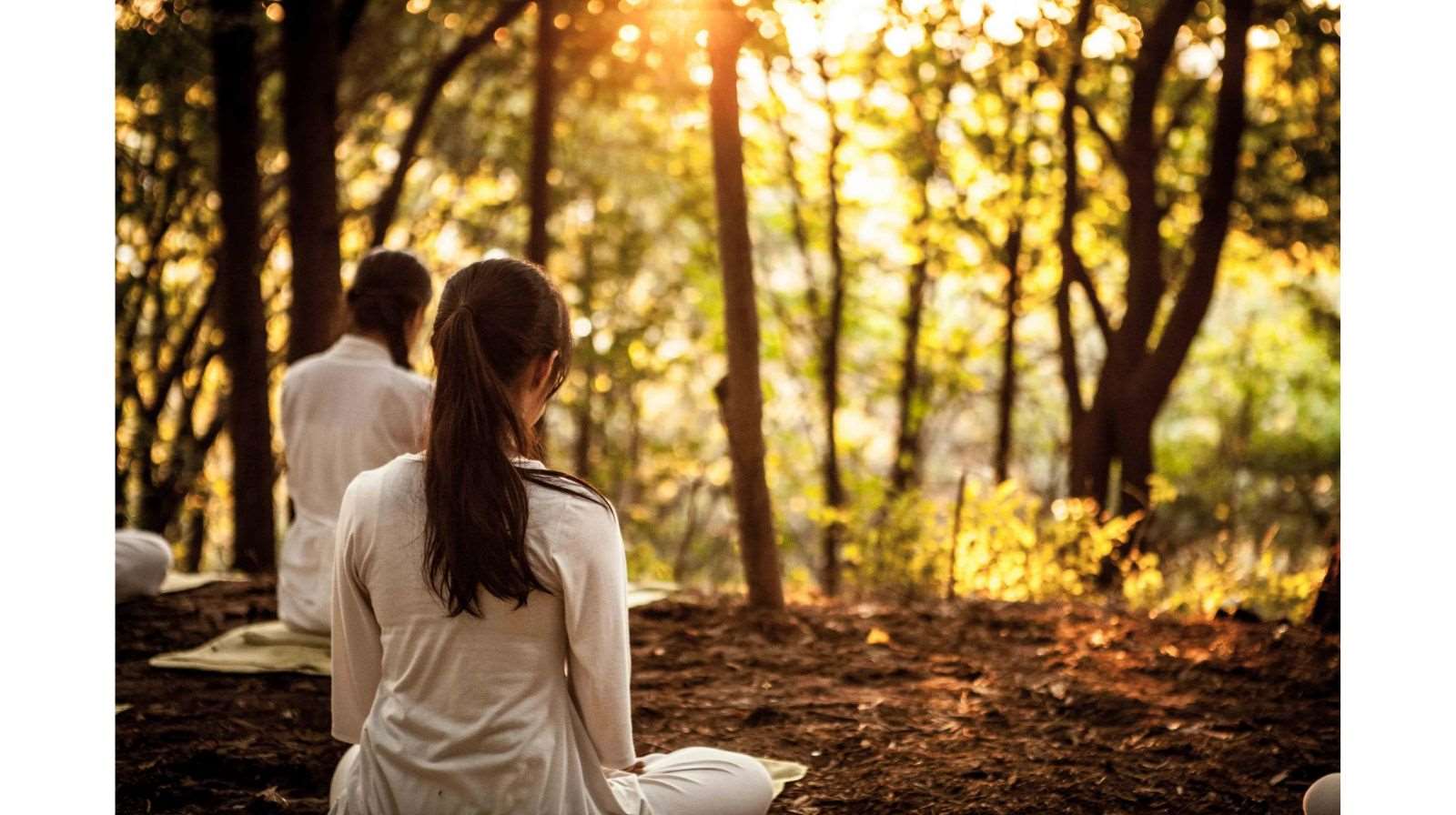 Ilustrasi bermeditasi sebagai bagian dari "kemewahan spiritual" (foto: Canva)