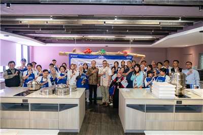 Bapak Kepala KDEI Taipei Bapak Arif Sulistiyo (mengenakan kemeja batik) hadri dalam Program Pemberdayaan PMI yang digelar oleh BRI pada tanggal 27 Juli 2026