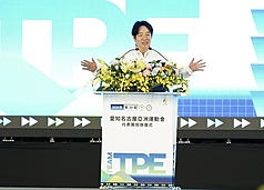 Presiden Lai Ching-te (賴清德)  mengunjungi Pusat Pelatihan Olahraga Nasional (NSTC) di Kaohsiung. (Foto: CNA)