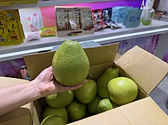 Pamelo Hualien menarik banyak peminat di Pameran Perdagangan Internasional Tiongkok 2026. (Foto: CNA)