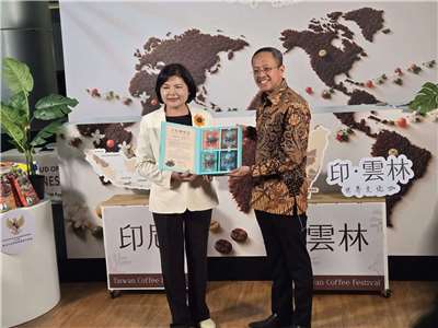 Bupati Yunlin Chang Li-shan dan Kepala KDEI Taipei Arif Sulistiyo dalam acara konferensi pers Festival Kopi Taiwan 2026 (foto: RtiSI)