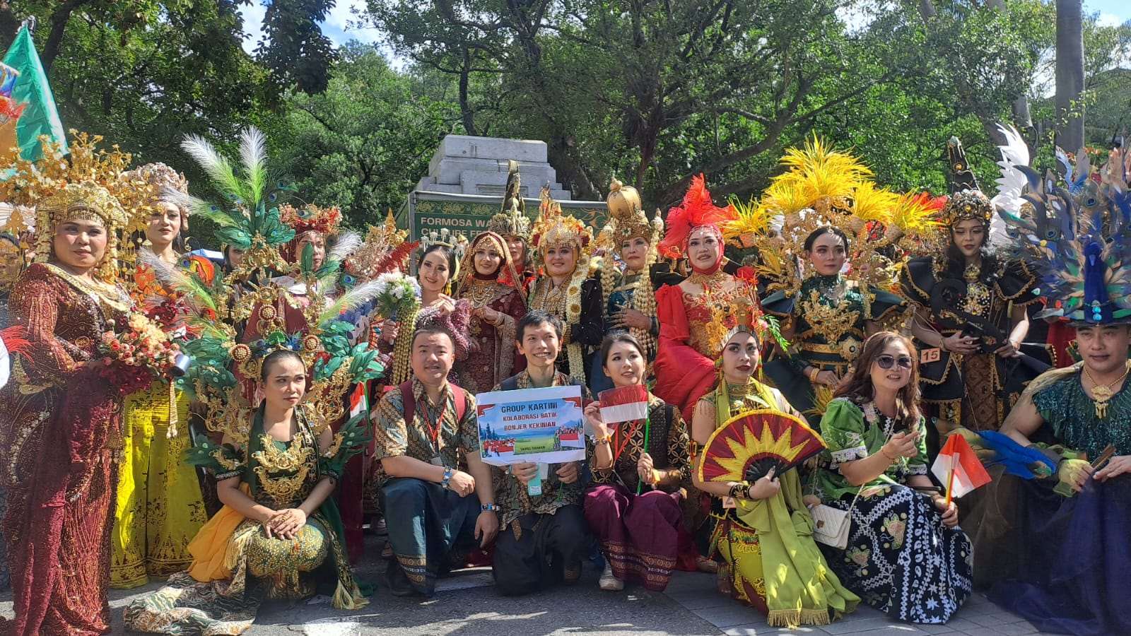 (foto: Peserta fashion show Festival Budaya Pejuang Formosa II / Rti)