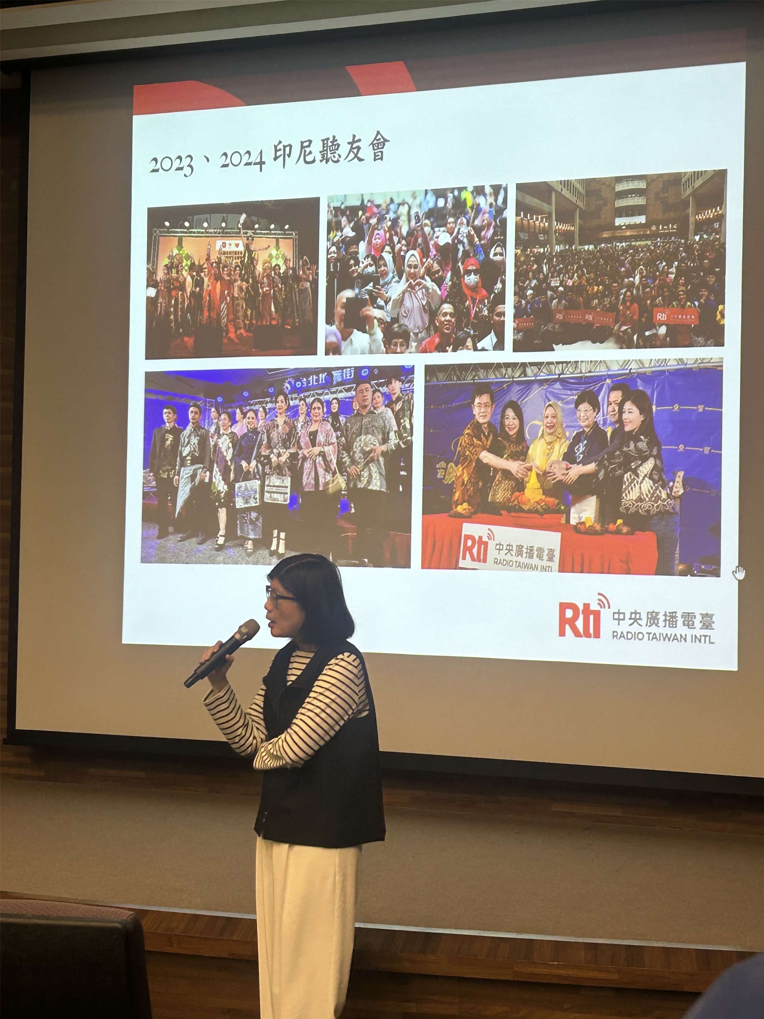 Chairperson Radio Taiwan Internasional (Rti), Cheryl Lai saat berbagi pengalaman acara pendengar Rti (foto: Rita /NTNU)