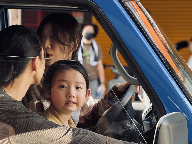 VD 蔡淑臻主演電影「左撇子女孩」 演員蔡淑臻（後）主演旅美台灣導演鄒時擎執導的電 影「左撇子女孩」，6日電影傳出捷報，公布入選多 倫多影展「焦點單元」，將於9月6、7日在當地放 映。 （光年映畫提供） 中央社記者洪素津傳真 114年8月6日 