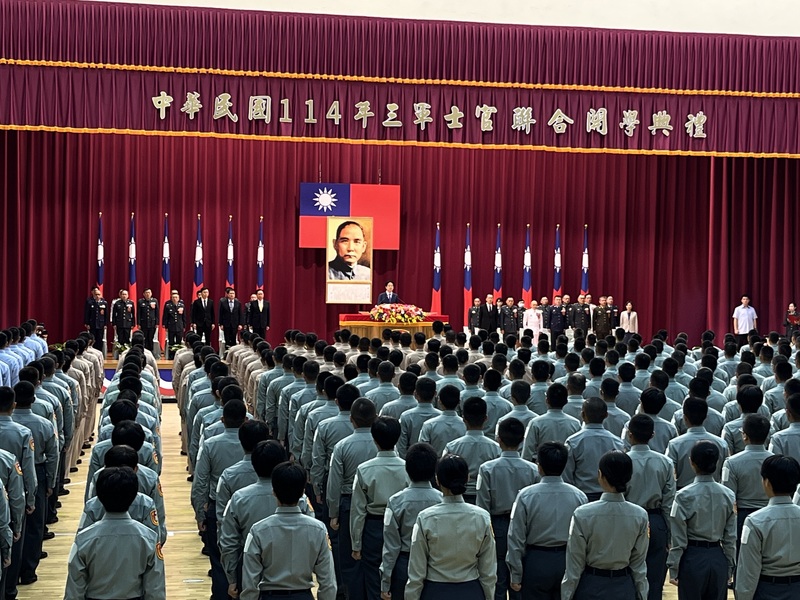 PD
賴總統出席114年三軍士官聯合開學典禮
總統賴清德（後中）12日上午至陸軍專科學校出席
「114年三軍士官聯合開學典禮」，致詞時再提「和
平四大支柱」行動方案，強調台海和平穩定是世界安
全與繁榮的必要元素。
中央社記者葉臻攝　114年9月12日
