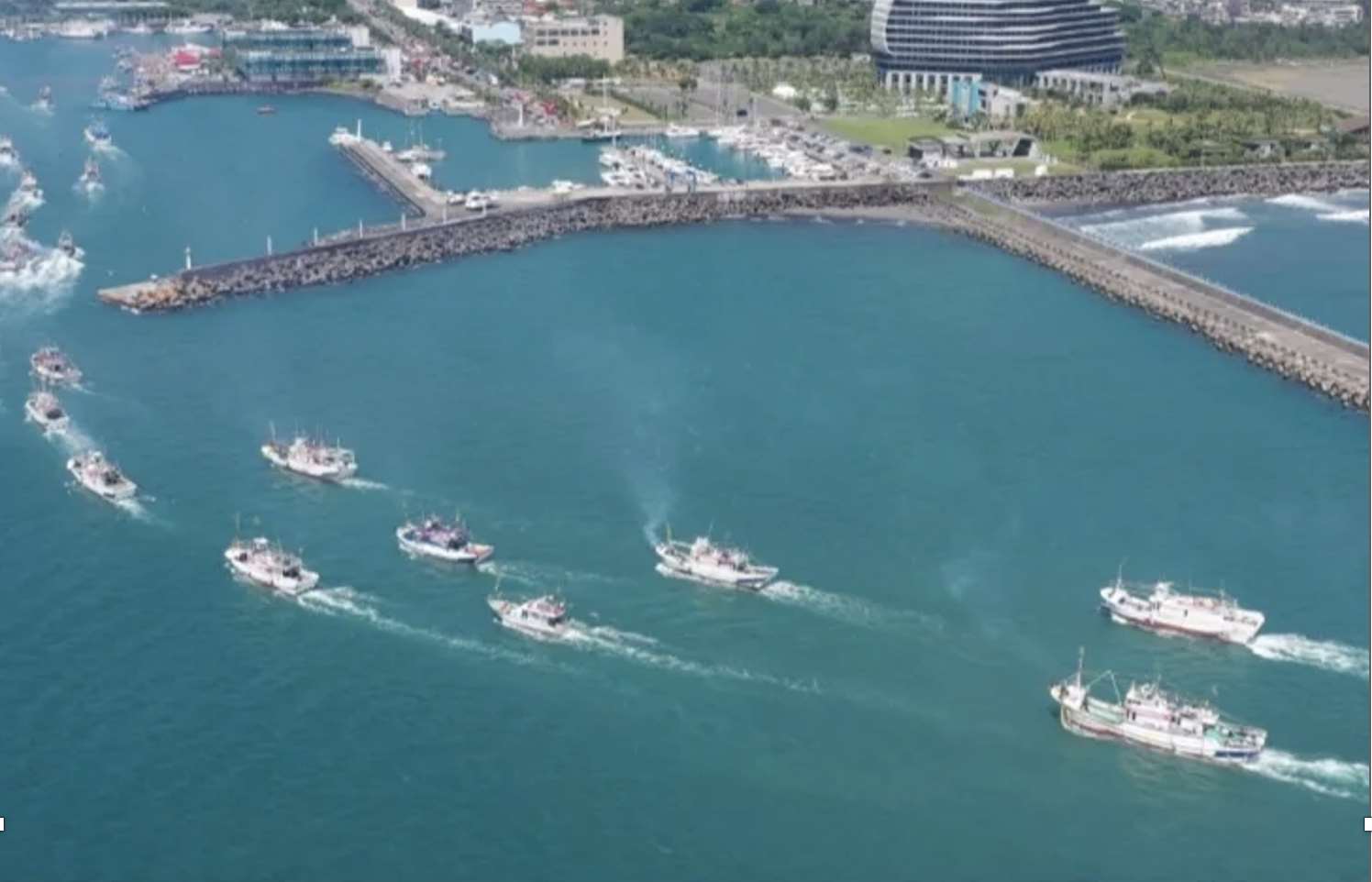 Tahun ini secara khusus mengundang Ditjen Penjaga Keamanan Laut dan Pantai ikut berpartipasi dalam prosesi ritual arak-arakan Dewi Mazu darat dan laut, telah dipersiapkan kapal patroli Yilan berkapasitas 3.000 ton untuk menjalani misi prosesi arak-arakan di laut (sumber : pemda Yilan)