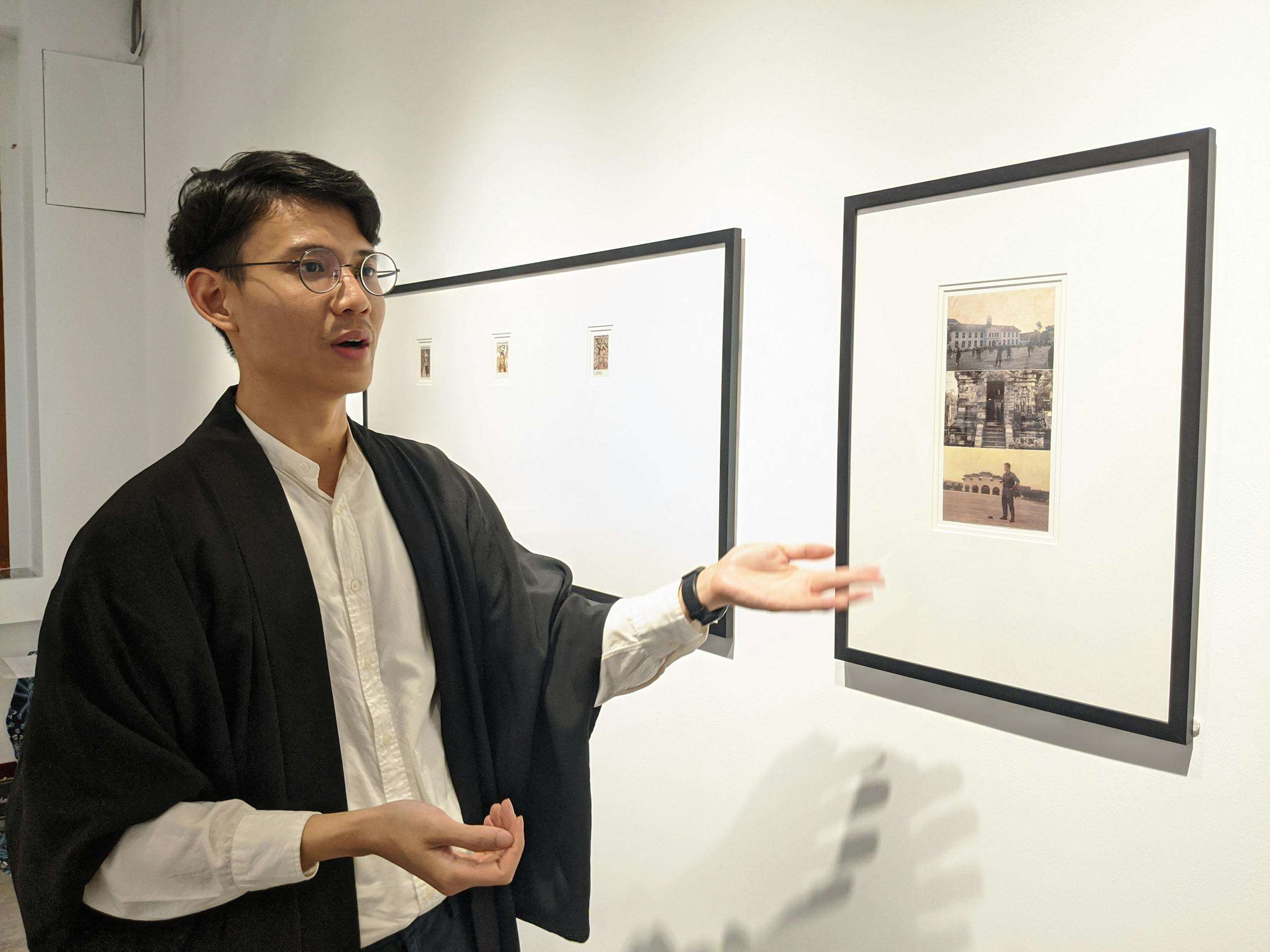 Sebastian Susilo (盧明威) saat mengkurasi pameran terkait identitasnya sebagai orang Indonesia keturunan Tionghoa (foto: 杜晉軒 / The News Lens)