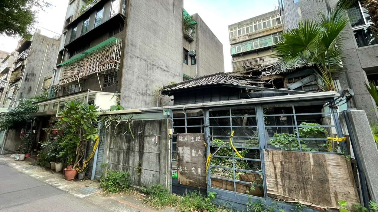 Bangunan berbahaya di New Taipei (foto: Urbanrenewal)