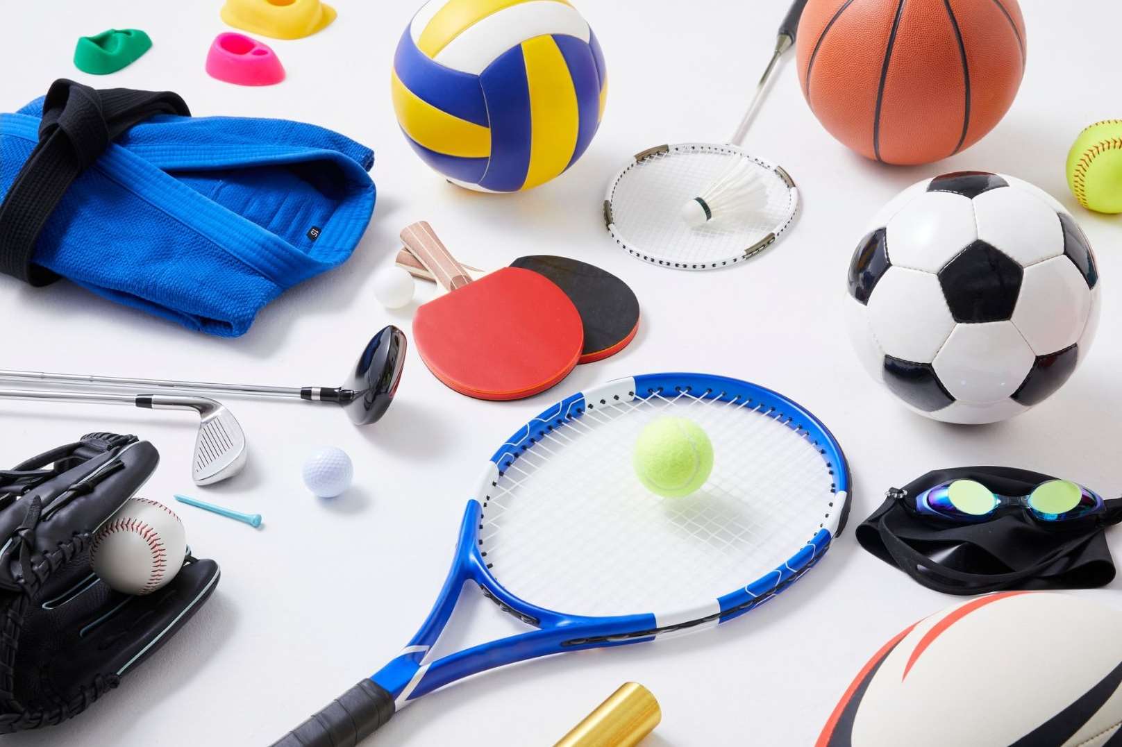 Aneka perlengkapan olah raga (foto: Canva)