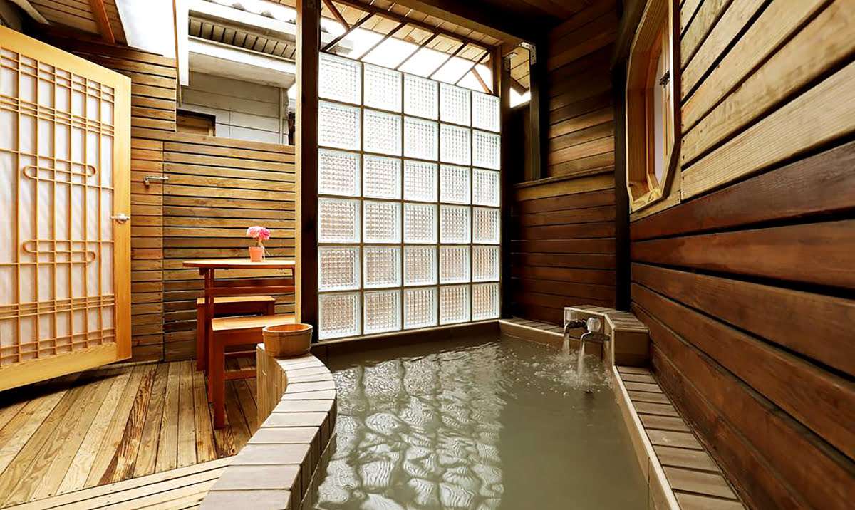 Salah satu kolam air panas di Beitou (foto: Agoda.com)