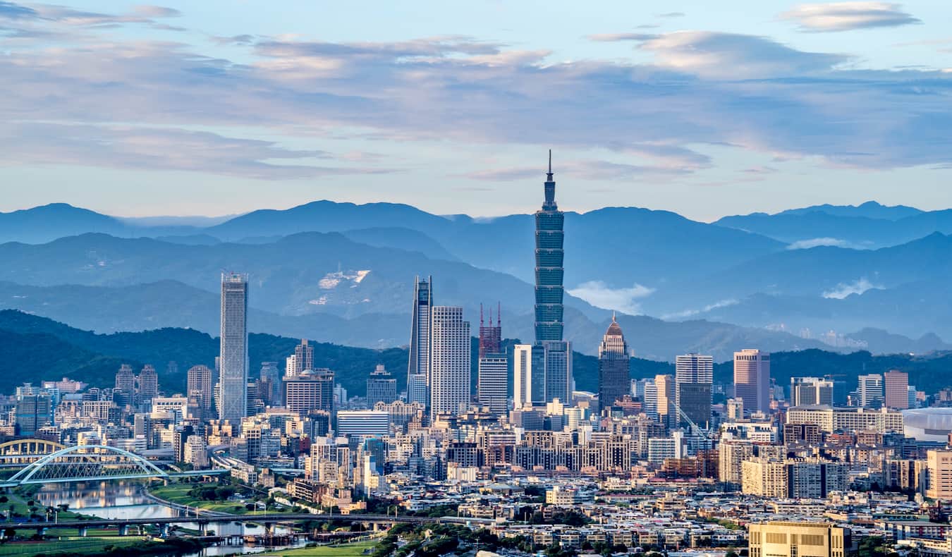Pemandangan Kota Taipei (foto: Nomadic Matt)
