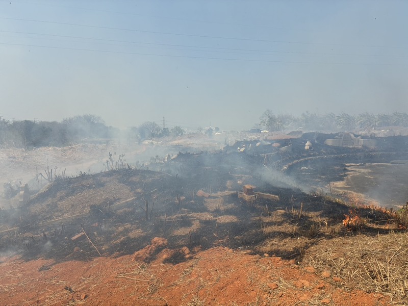 sejumlah kebakaran terjadi di lahan pemakaman di Kota Taichung. Damkar mengimbau warga yang berziarah  makam untuk tidak sembarang membakar rumput liar, serta memperhatikan sisa-sisa api dari pembakaran kertas sembahyang, untuk  mencegah terjadinya kebakaran. (foto: warga)