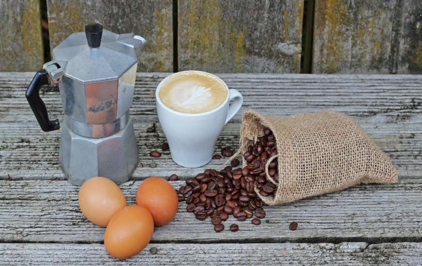 Kopi telur (foto: Vietnam Escape Tours)