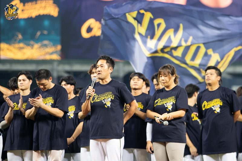 台湾プロ野球の中信兄弟は後期シーズンの優勝マジックを「1」としていた10月2日、味全ドラゴンズを6-2で下し、後期を制覇、20度目となる半期優勝を果たした。中信兄弟は翌3日、平野恵一監督(中央)が優勝スピーチで目標に掲げた年間勝率1位も達成、10月18日から始まる台湾シリーズへの進出を決めた。(写真：中信兄弟提供、CNA）