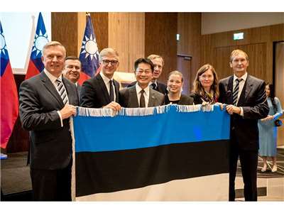 中華民国（台湾）の建国記念日「双十国慶節」を迎えるにあたり、台湾の駐在機関がエストニアの首都タリンで双十国慶節のレセプションを開催しました。（写真：駐ラトビア代表処）