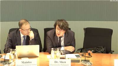 中国当局から立件され、「国際指名手配」をするという脅迫を受けた与党・民進党の沈伯洋・立法委員だが、12日、現在訪問しているドイツの議会に現れ、「勇敢な台湾人は決して脅迫に屈したり退くことはない」と強調した。（写真：Rti）