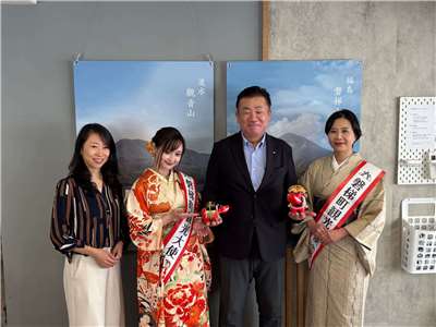 日本の福島県・磐梯町と台湾の交流をテーマにした座談会が14日に台北市内で開かれた。写真左から一青妙さん、若狭さちさん、磐梯町・佐藤淳一町長、李明勳さん（写真：本村大資）