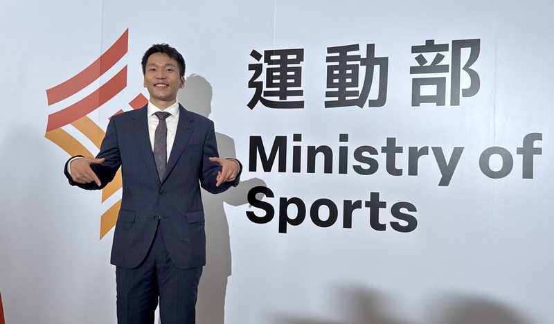 運動部の初代部長には、昨年までバドミントンの男子ダブルスのトップ選手として活躍、王齊麟選手と組み東京オリンピック、そして昨年開催されたパリオリンピックと二大会連続で金メダルを獲得した李洋氏が就任した。(写真：CNA)