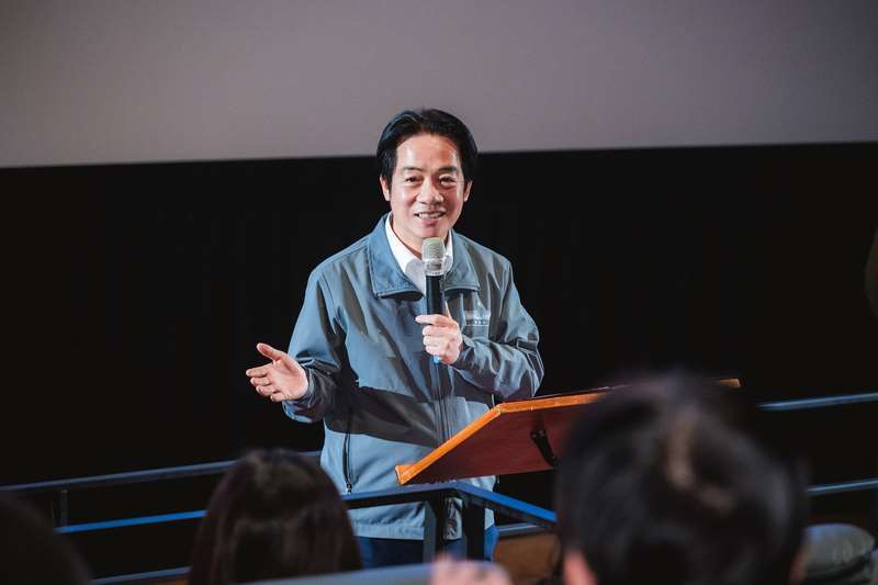 「プレミア12」で台湾代表が初優勝を飾るまでの軌跡を題材としたドキュメンタリー映画「冠軍之路」（HERO！HITO！）が、公開から10日間で興行収入3,500万台湾元（約1億7470万日本円）を記録した。野球ファンとして知られる頼清徳・総統は、鑑賞後深い感動を覚えたと述べ、「同作は優勝の記録にとどまらず、台湾の精神を表現したドキュメンタリー映画だ」と高く評価した。（写真：牽猴子股份有限公司提供）
