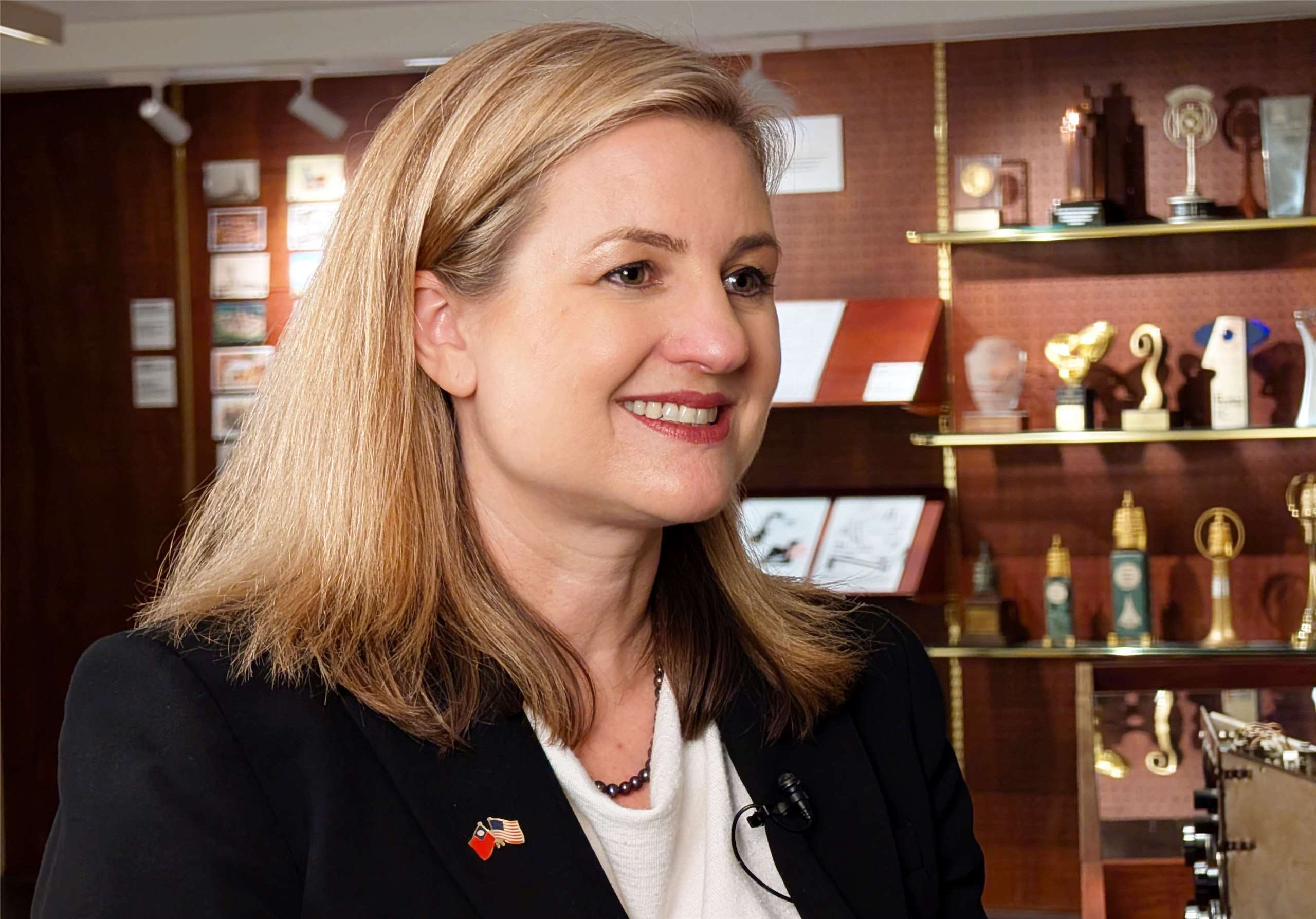 台湾を訪問中のアリゾナ州フェニックス市のケイト・ガイエゴ（Kate Gallego）市長が15日、台湾国際放送の運営母体である中央放送局のインタビューに応じました。（写真：Rti）