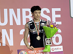 インドのニューデリーで18日に行われた「Yonex Sunrise India Open 2026」の男子単決勝で台湾男子の2番手、林俊易選手が大会第3シード、インドネシアの実力者、世界4位のジョナタン・クリスティー選手に21－10、21-18とストレート勝ち、通常のツアー大会では上から二番目のグレードである「スーパー750大会」で初優勝を果たした。(写真：CNA)
