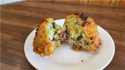 南部・嘉義県布袋の特色ある人気のB級グルメ「肉煠（バーデ／豚肉のかき揚げ）」が人気となっている。（写真：Rti）