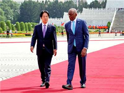 頼清徳・総統は29日、台湾を訪問中のセントルシアのフィリップ・J・ピエール（Philip J. Pierre）首相を栄誉礼で歓迎しました。（写真：Rti）