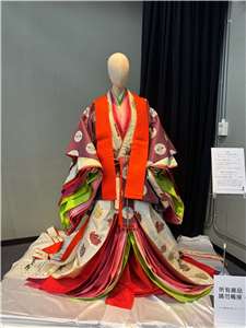 2026年10月15日～18日にかけて、台北に開催されていた「台北ファッションウイーク」に「ジャンパン着物パビリオン」で展示している貴族装束、12単衣です。（写真：呂学臨）